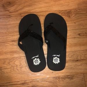 NWOT black sequin yellow box flip flops size 8